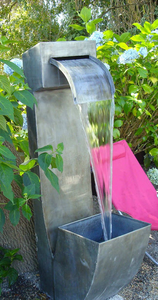 Fontaine de jardin ou terrasse zinc, cascade et voile d'eau